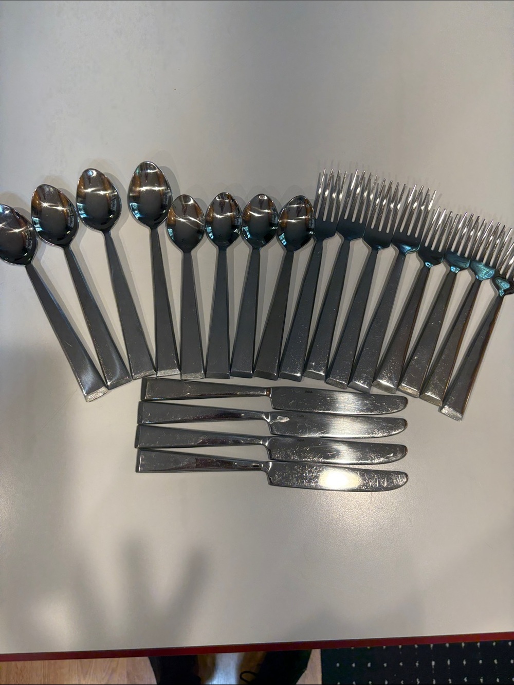 Stainless Steel Silver 20 piece Flatware Set - Spoons, Forks & Knives